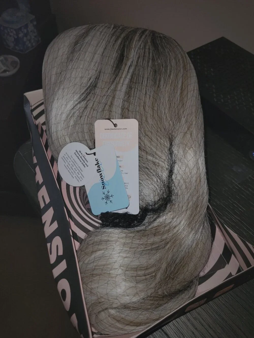 NWT MEL Ash blonde 20 inch long wig